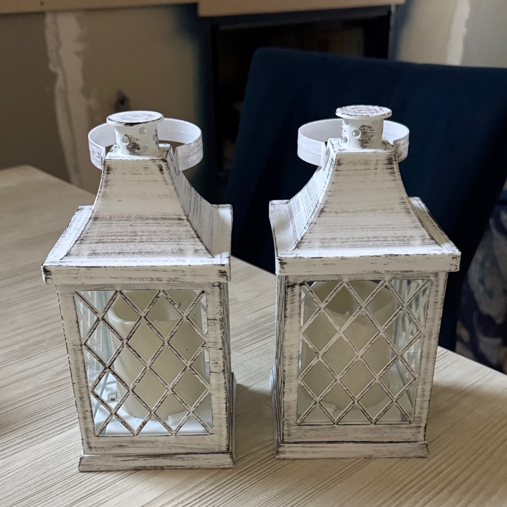 White Rustic Lantern Set Battery Powered
